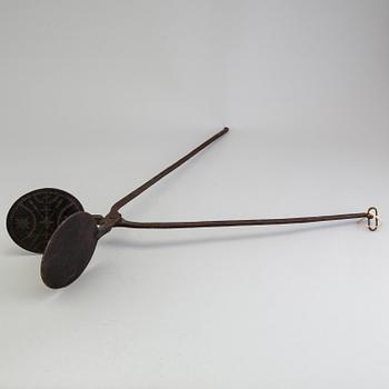 An iron waffle maker 19th century.