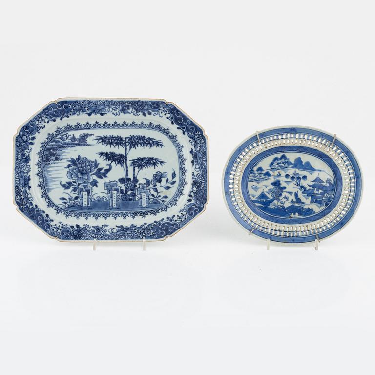 A set of four Chinese porcelain pieces, Qing dynasty, 18th-19th century.