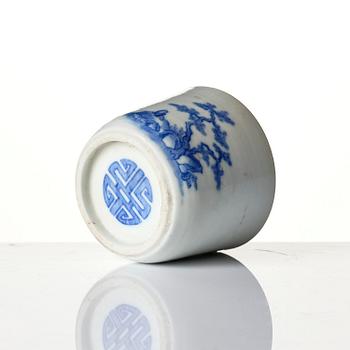 A set of five blue and white cups and a saucer, Qing dynasty, 19th century for the Vietnamese market.