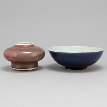 A bowl and a Chinese jar, Qing dynasty and 20th century.