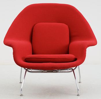 An Eero Saarinen 'Womb chair' by Knoll International,