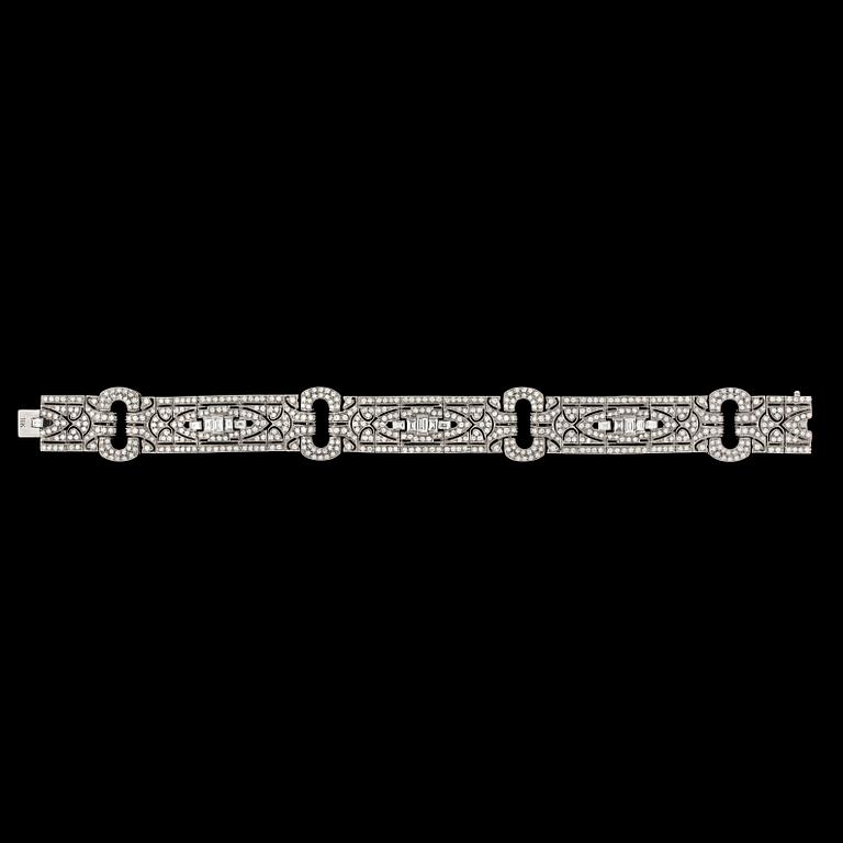 A brilliant- and emerald cut diamond bracelet, tot. app. 6 cts.