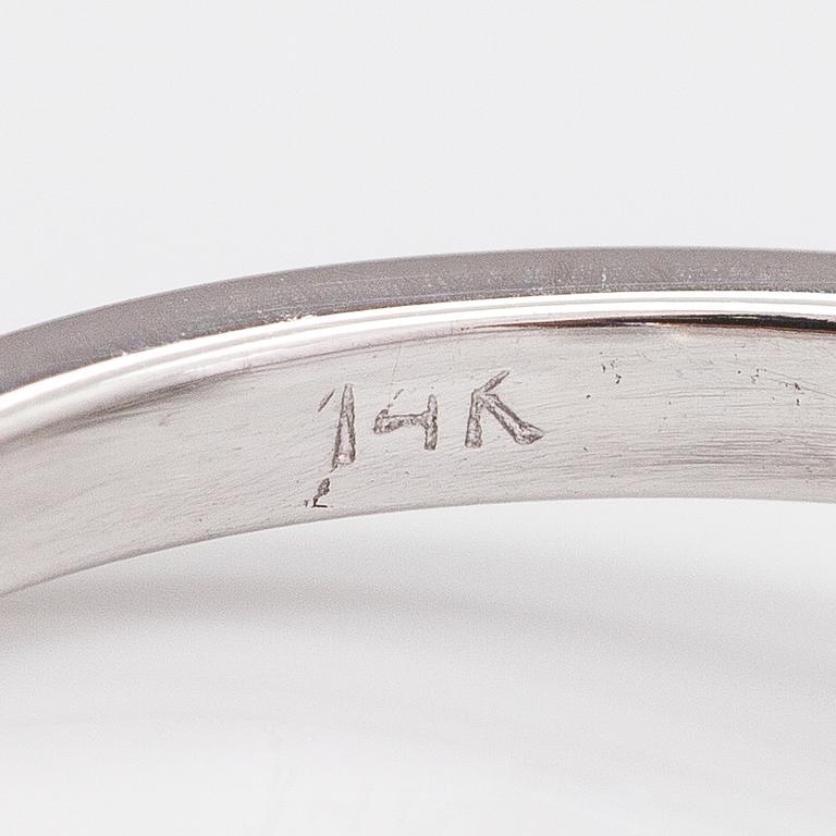 A 14K white gold ring with diamonds ca. 2.23 ct in total. AIG-certificate.