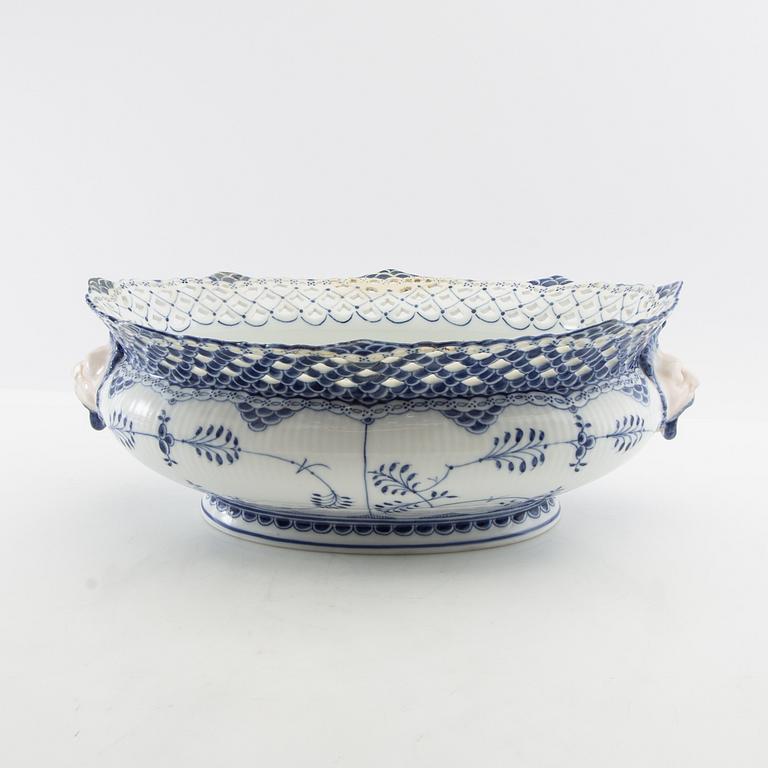 Jardinière "Musselmalet helblonde" Royal Copenhagen Denmark early 20th century porcelain.