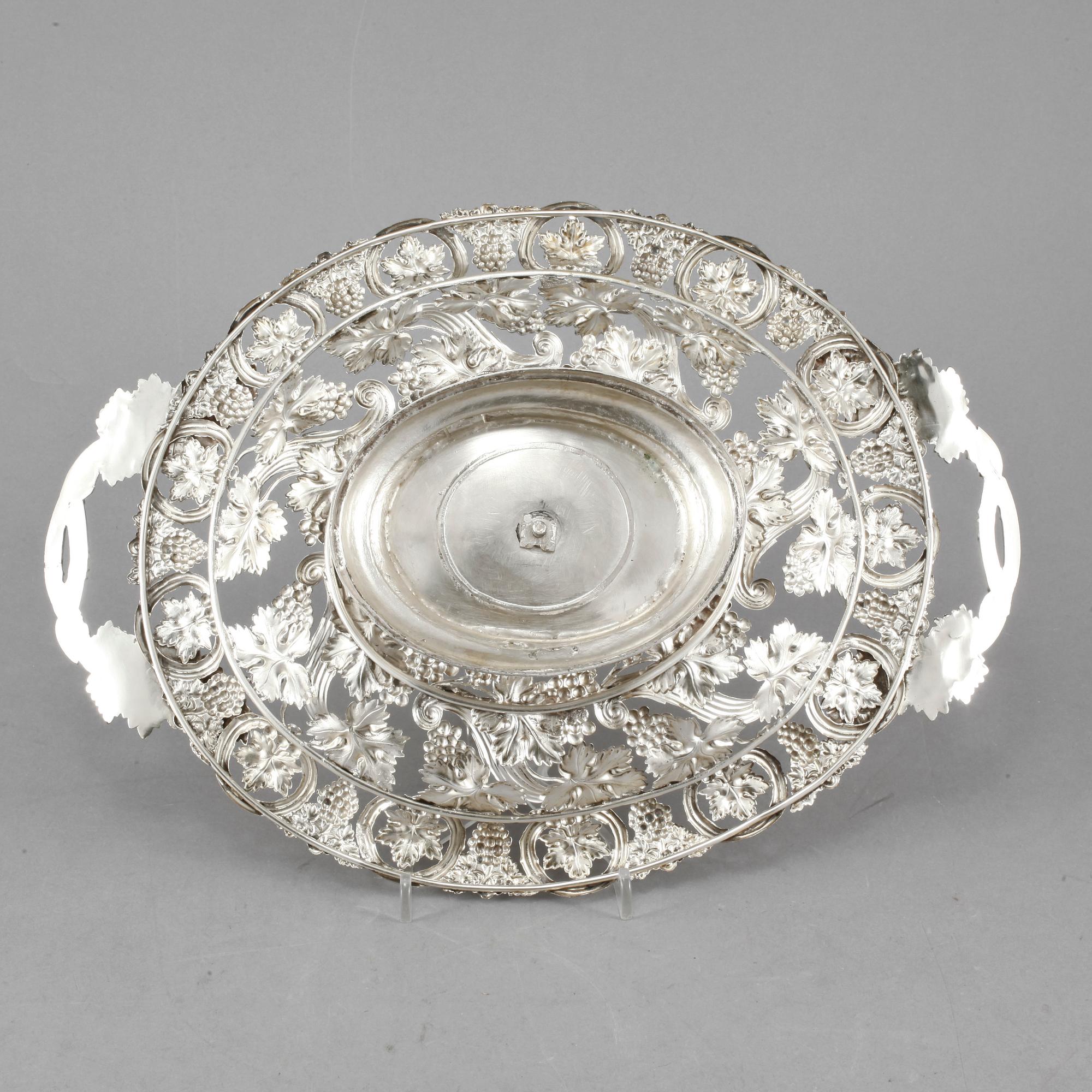 BRÖDFAT, silver, otydlig stämpel, Stockholm, 1835. Vikt 530 gram.