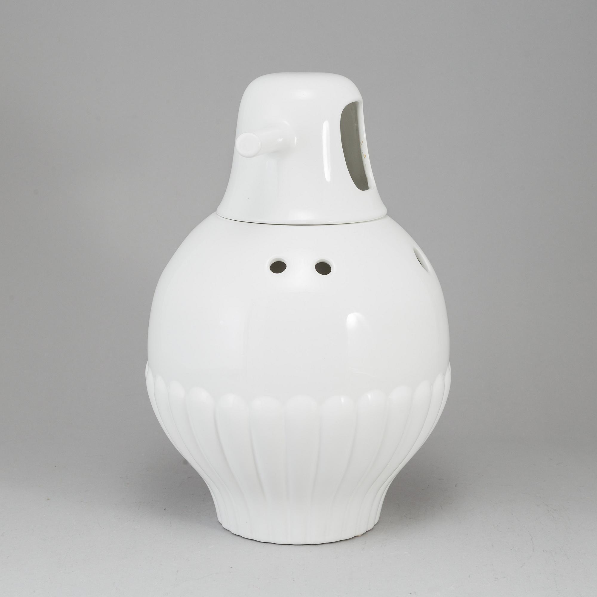 JAMIE HAYON, a ceramic 'Showtime' vase, for BD Barcelona.