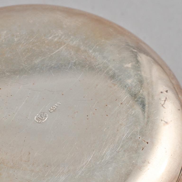FAT, 2 st, samt DOSA, låghaltigt silver, tidigt 1900-tal. Vikt 615 g.