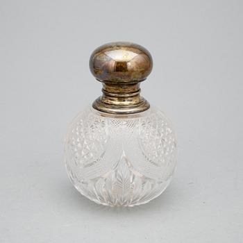 TOALETTSET, glas samt silver, Jacob Engelbert Torsk, 1899. Total silvervikt ca 263 gram.