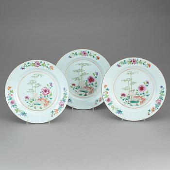 TALLRIKAR, 3 st, porslin, Kina, 1700-tal.