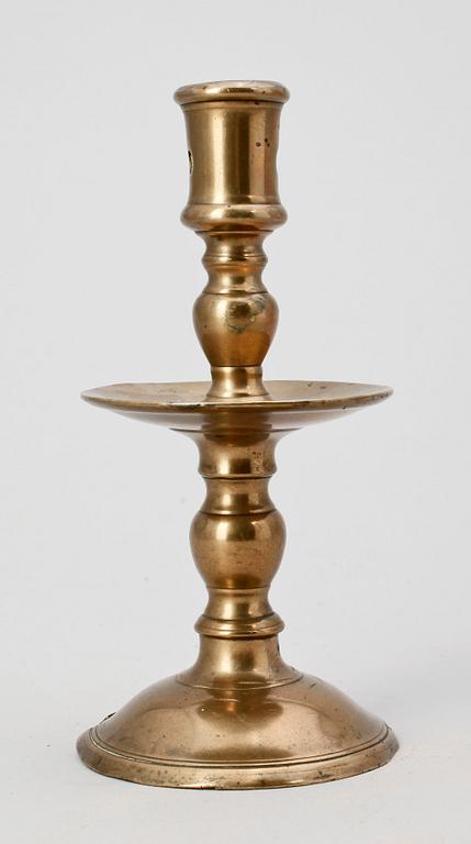 LJUSSTAKE, mässing, trol 1500-tal.