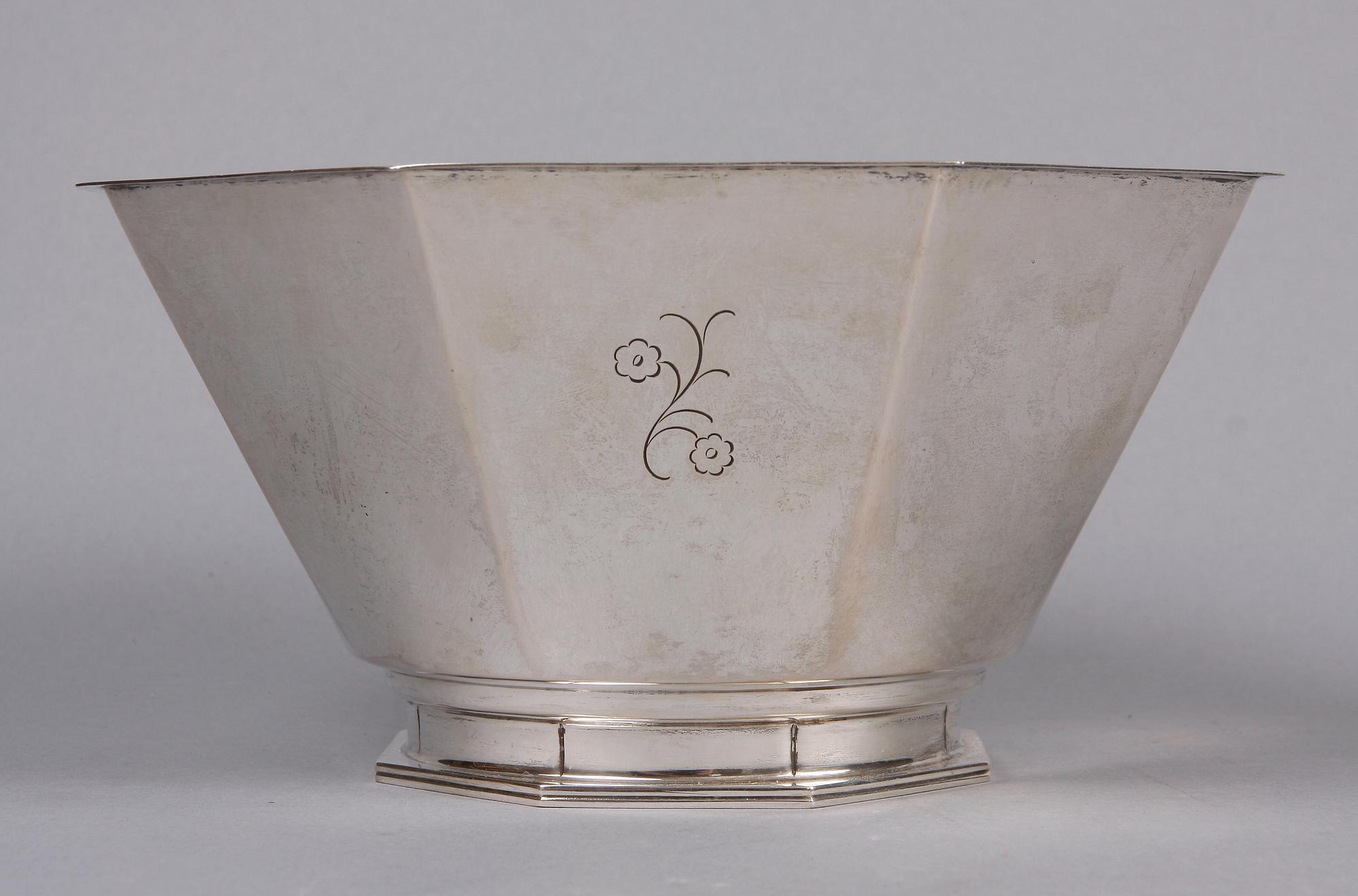 SKÅL, silver, CG Hallberg 1932. Vikt ca 400 gram.
