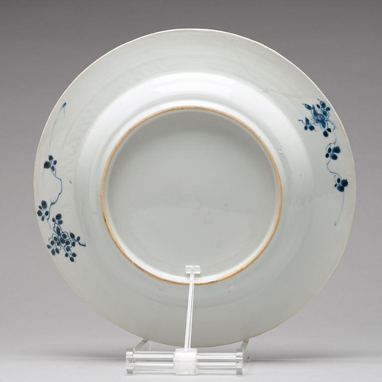 A blue and white charger, Qing dynasty, Kangxi (1662-1722).