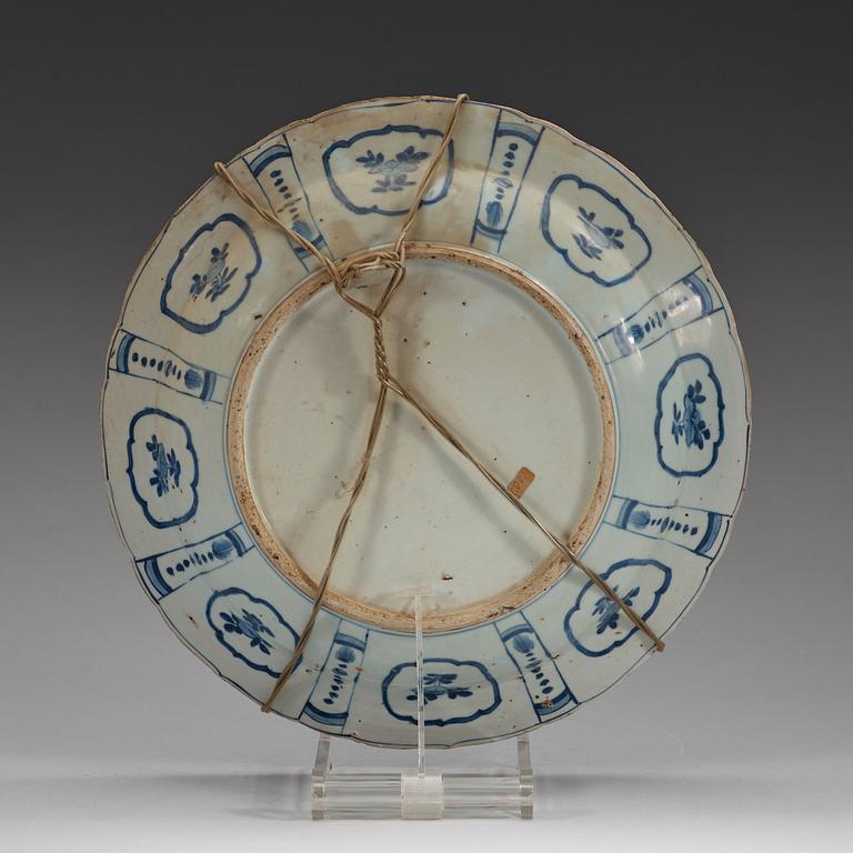 A blue and white kraak dish, Ming dynasty, Wanli (1572-1620).