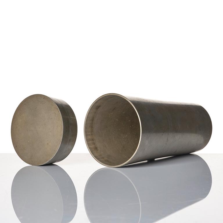 Björn Trägårdh, a pewter cocktail shaker model "A 2090", Firma Svenskt Tenn, Stockholm 1934.