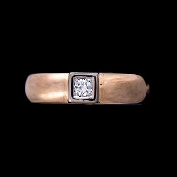 RING, 14K guld, briljantslipad diamant. Vikt ca 5,6 g.