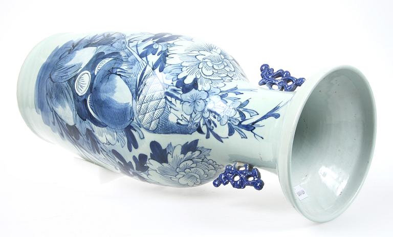 GOLVURNA, porslin, Kina, 1800-tal.