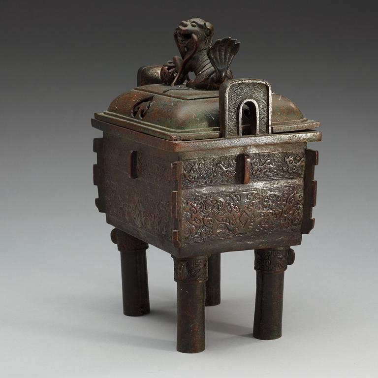 An archaistic bronze censer with cover, presumably Ming dynasty (1368-1644).