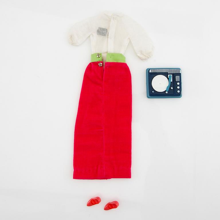 Barbie clothes 4 sets. Vintage including "Fashion Editor" Mattel 1965. "Stormy Weather" Mattel 1963-64.