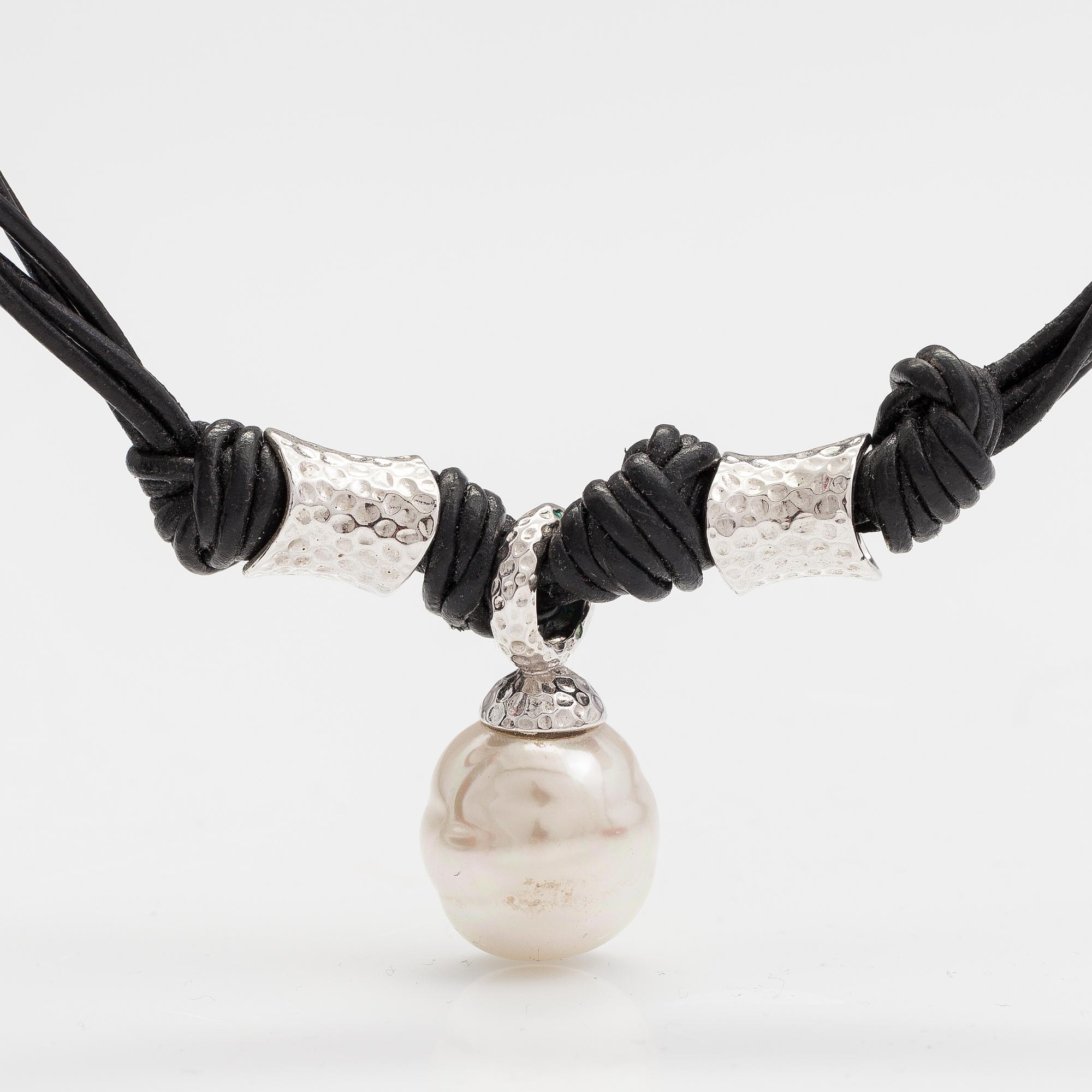 HALSBAND, sterling silver, lderrem, majorikaprla. - Bukowskis