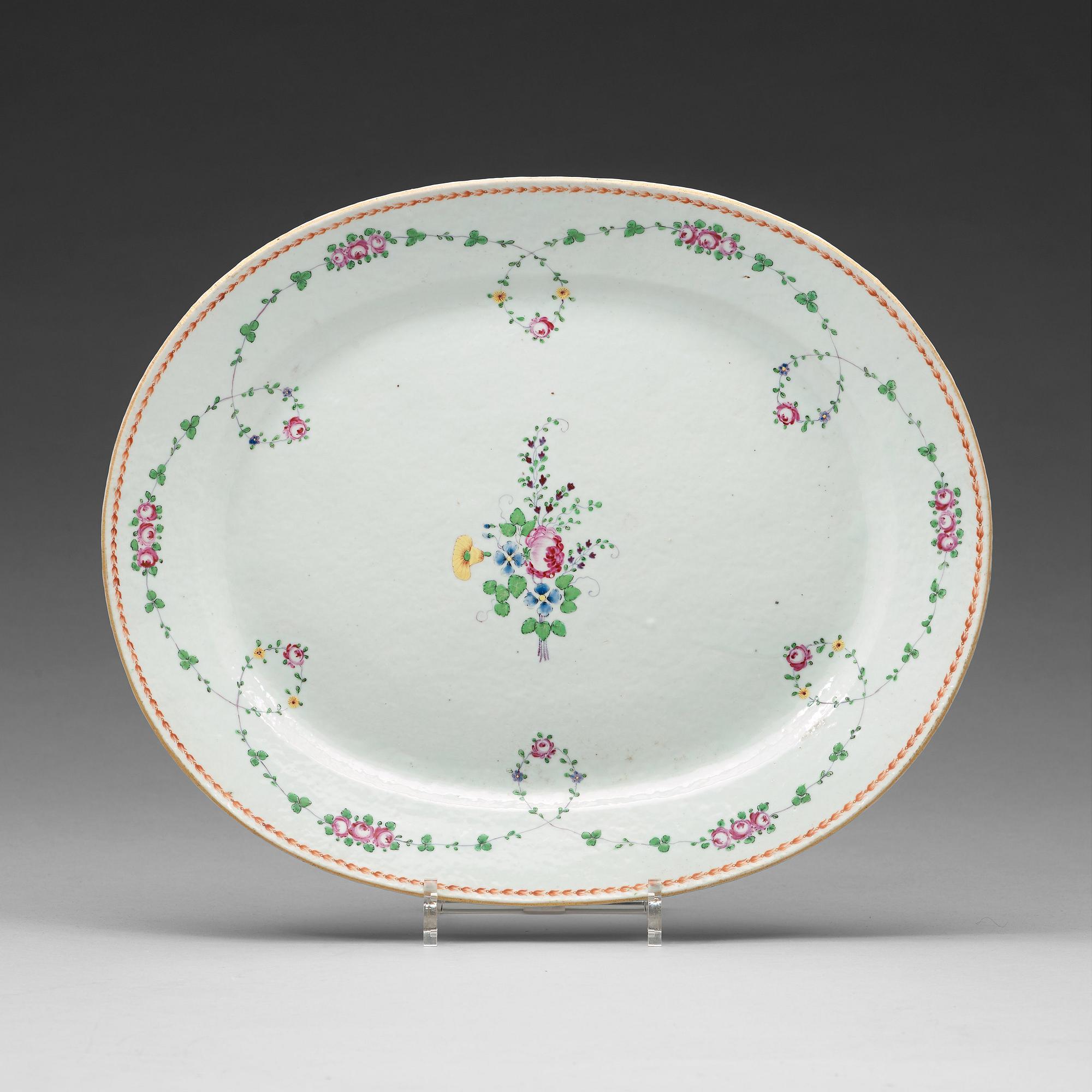 A famille rose serving dish, Qing dynasty, Qianlong (1736-95).