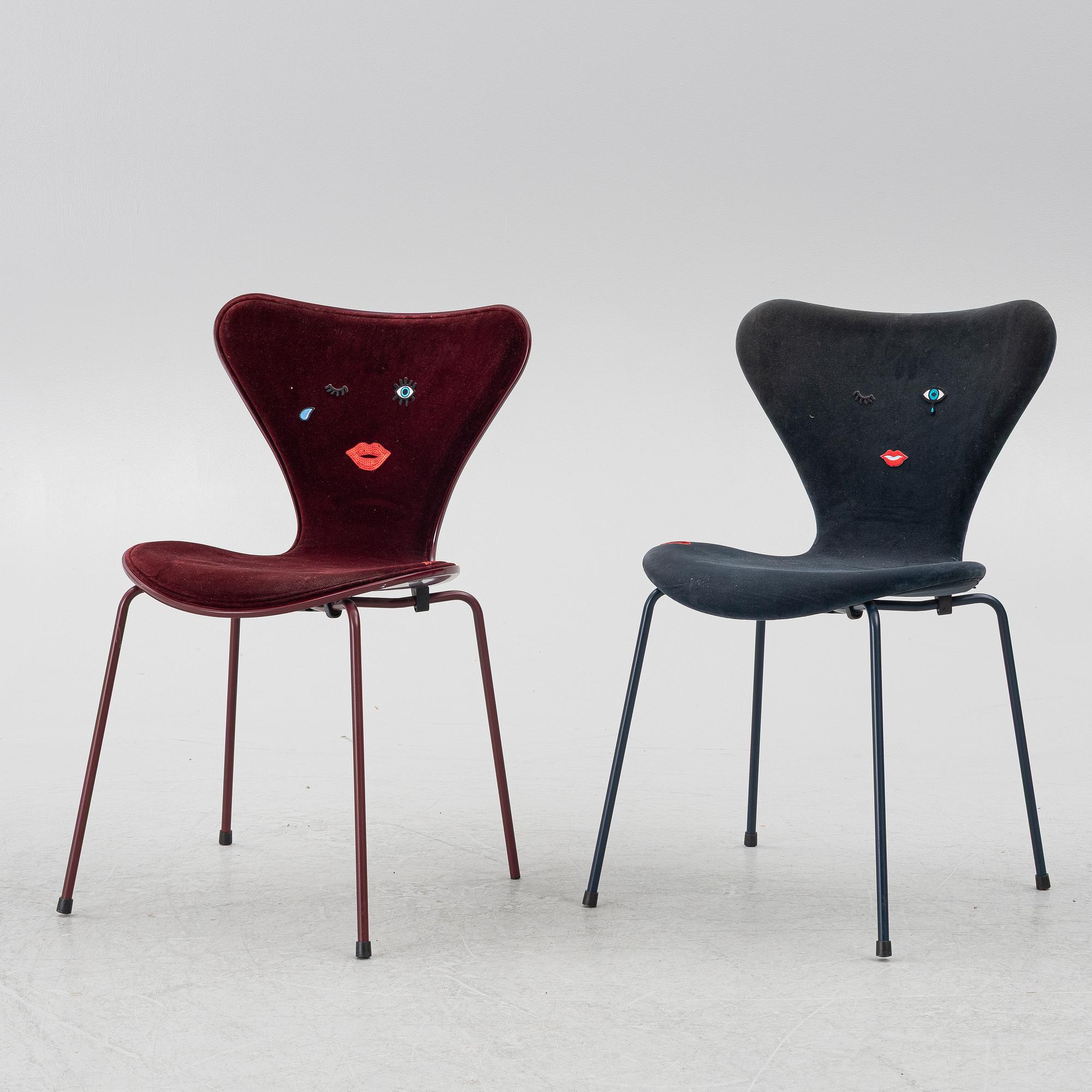 Arne Jacobsen, a pair of 'Sjuan' chairs, special edition Lala Berlin, Republic of Fritz Hansen, 2017.