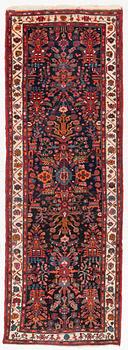 A semi-antique Hamadan runners carpet, 290 x 100 cm.