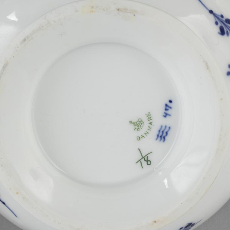 A pair of 'Blue Fluted' porcelain centerpiece bowls, Royal Copenhagen, 1893-1900.