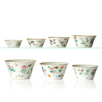 816. A set with seven famille rose bowls, Qing dynasty, 19th Century.