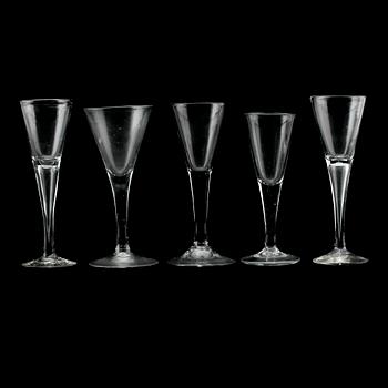 VINGLAS, 5 st snarlika, 1700-/1800-tal.