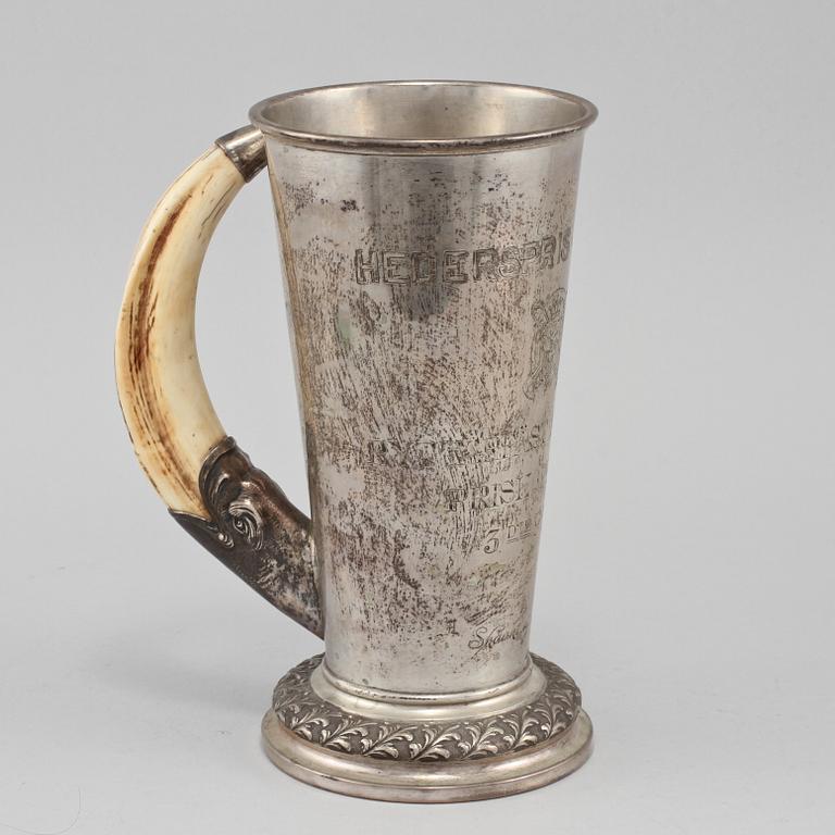 POKAL, silver och ben, C G Hallberg, Stockholm, Sverige, 1903. Total vikt 500 g.