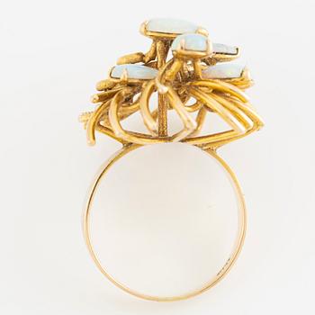 Ring 14K gold with opals.