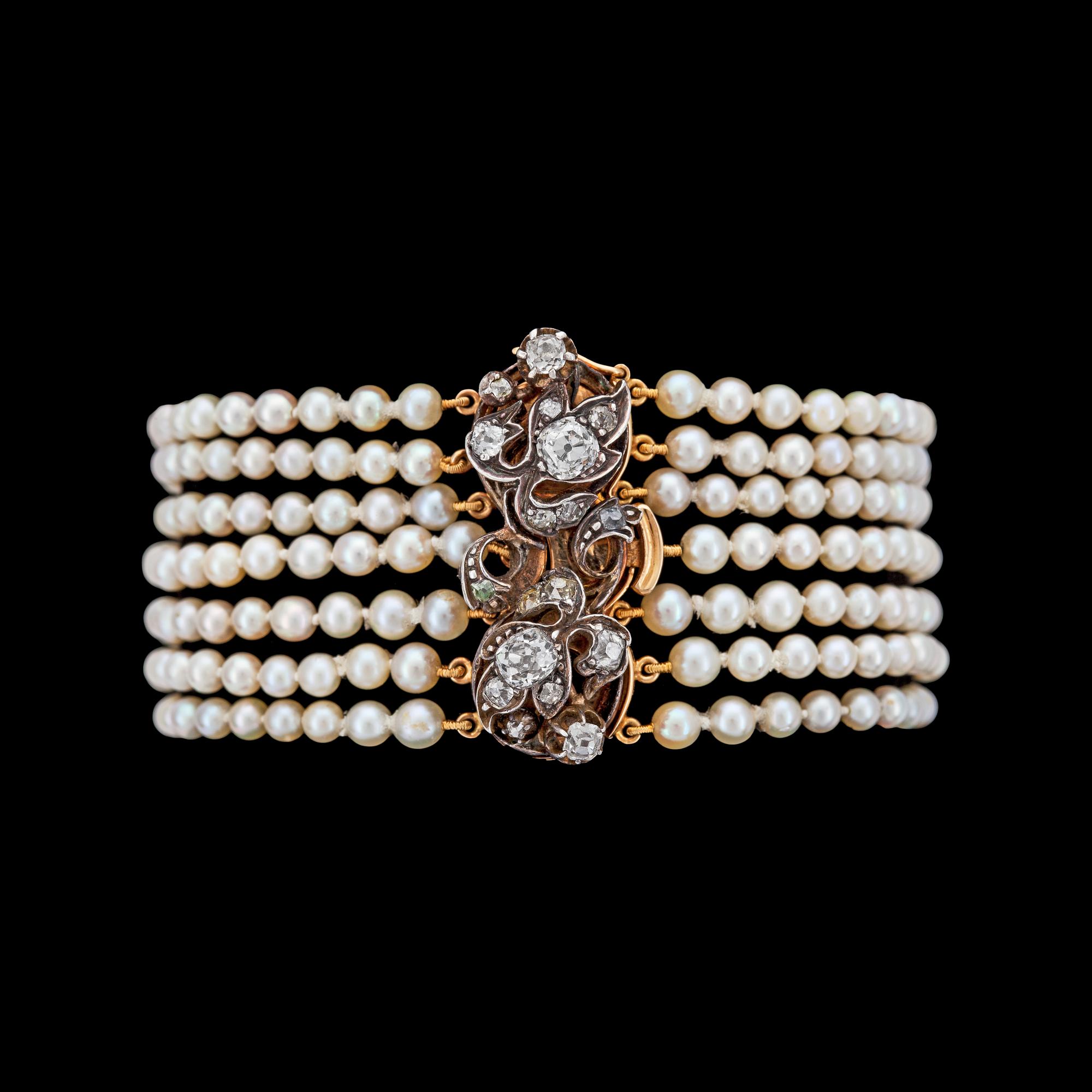 ARMBAND, flera rader små odlade pärlor och antikslipade diamanter, tot. ca 1.40 ct.