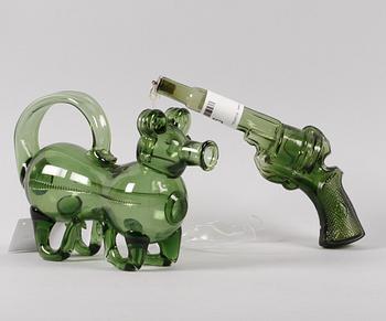 FYLLEHUND samt PISTOL, glas.