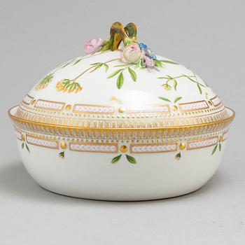 A 20th century porcelain tureen, 'Flora Danica', Royal Copenhagen, Denmark.