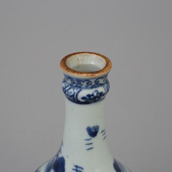 A 19TH CENTURY PORCELAIN VASE.