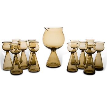 185. Nanny Still, A set of 12 early 1960s goblets and a carafe for Riihimäen lasitehdas, Finland.