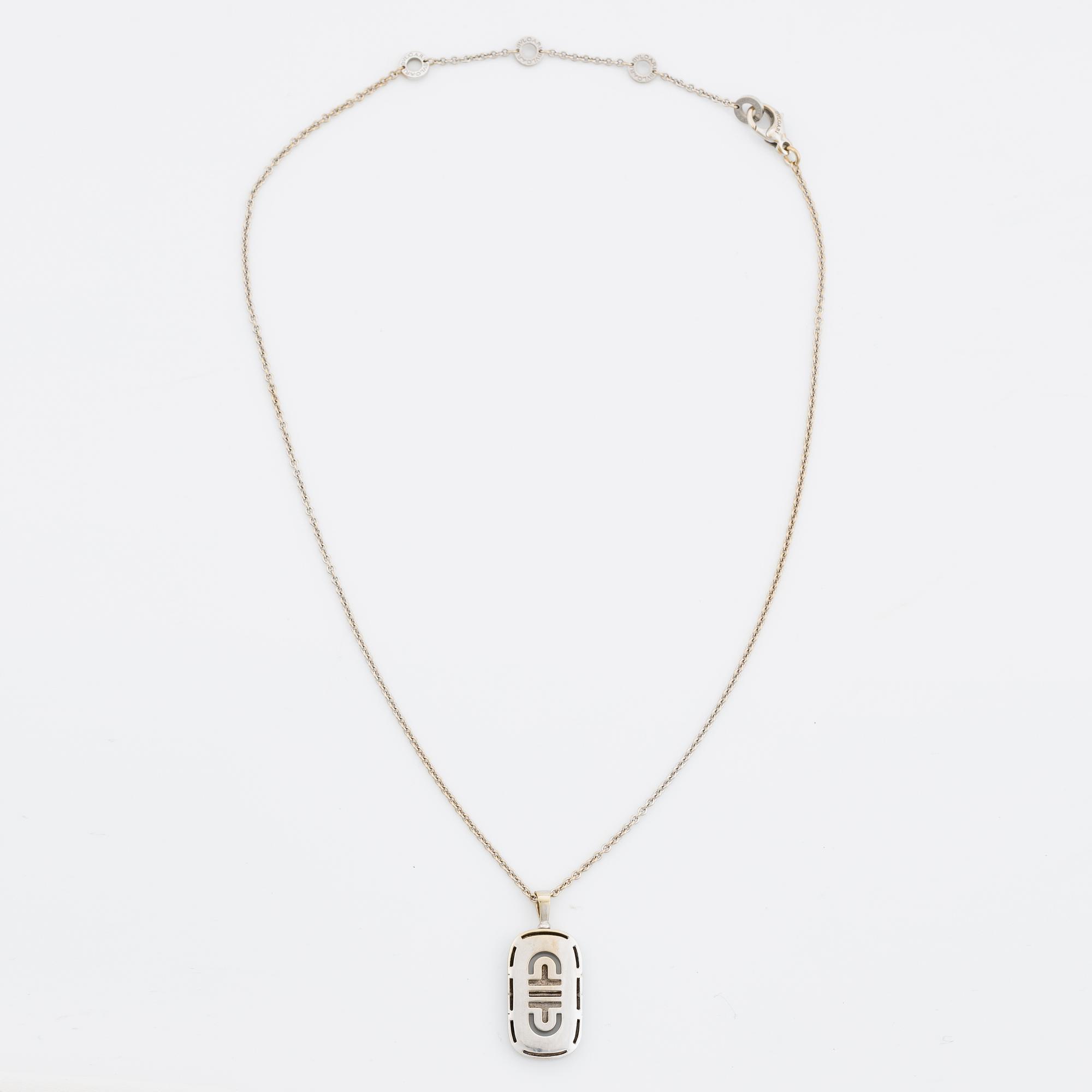 A Bulgari "Parentesi" pendant with a chain.