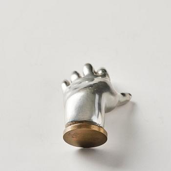 Estrid Ericson, skulptur/ brevpress,  en hand, tenn och mässing, Firma Svenskt Tenn, Stockholm 1900-talets mitt.