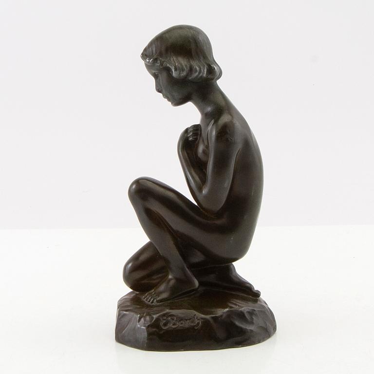 Elna Borch, sculpture of a seated girl.