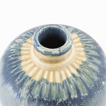 Patrick Nordström, vas Royal Copenhagen daterad 1917 stengods.