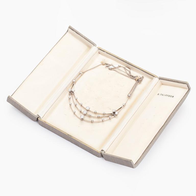 Collier, 18K vitguld med briljantslipade diamanter. A Tillander 1973.