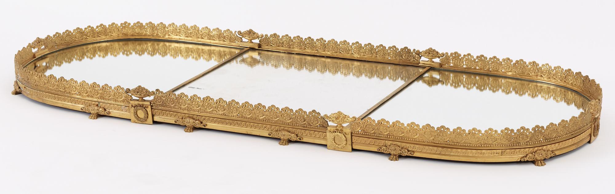 BORDSPLATEAU. Empirestil, 1800-talets andra hälft.