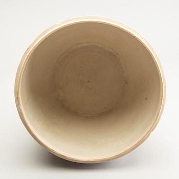 A large Vietnamese jar, 18th/19th Century.