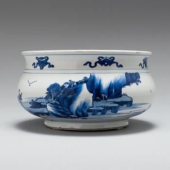 A blue and white censer, Qing dynasty, Kangxi (1662-1722).