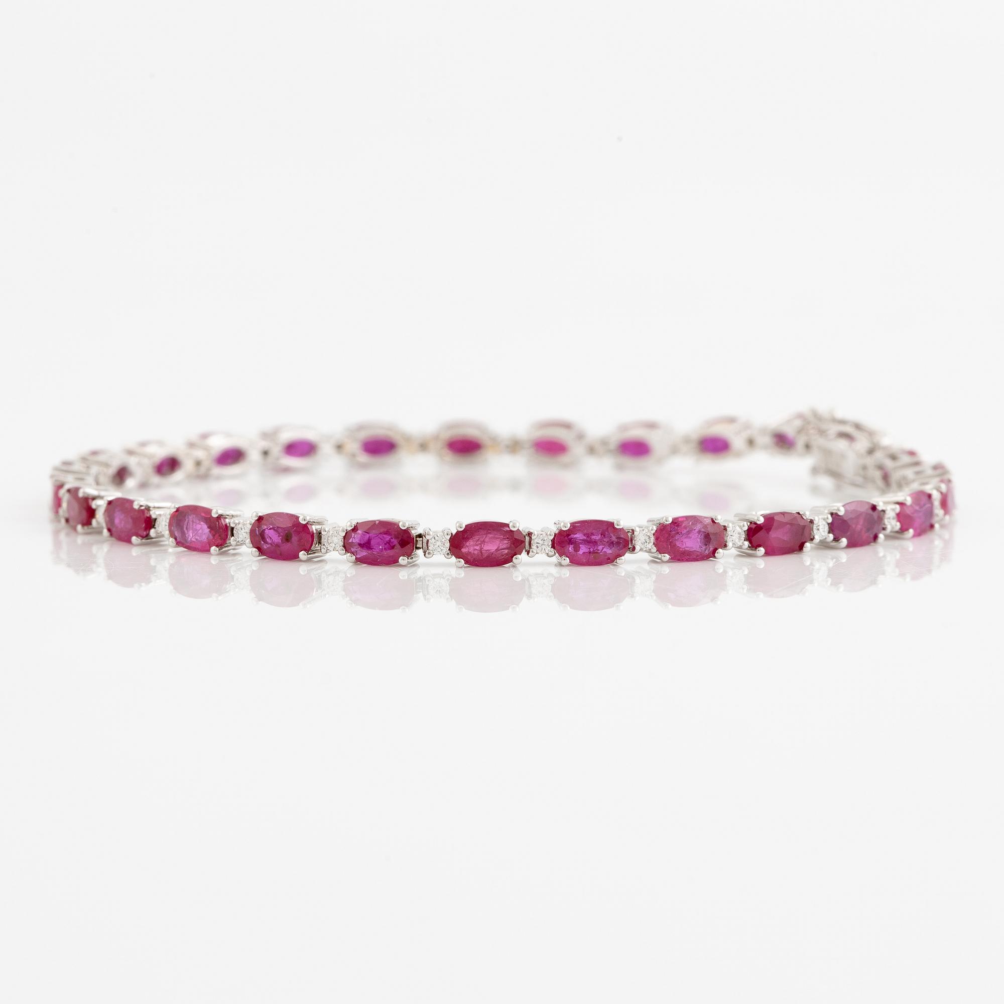 Bracelet 18K white gold with rubies and brilliant-cut diamonds.