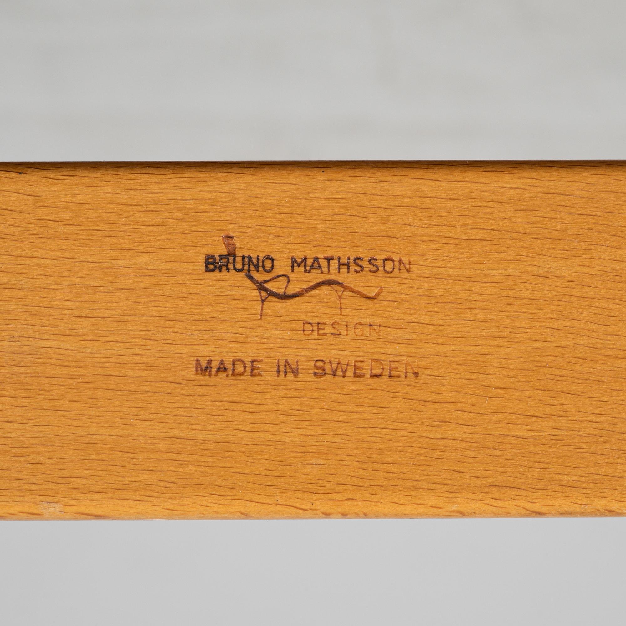 Bruno Mathsson, fåtölj med fotpall, "Pernilla", Firma Karl Mathsson, daterad 1962.