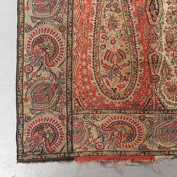 A shawl with paisley patterns, wool, ca 296 x 140,5 cm, 19th century.