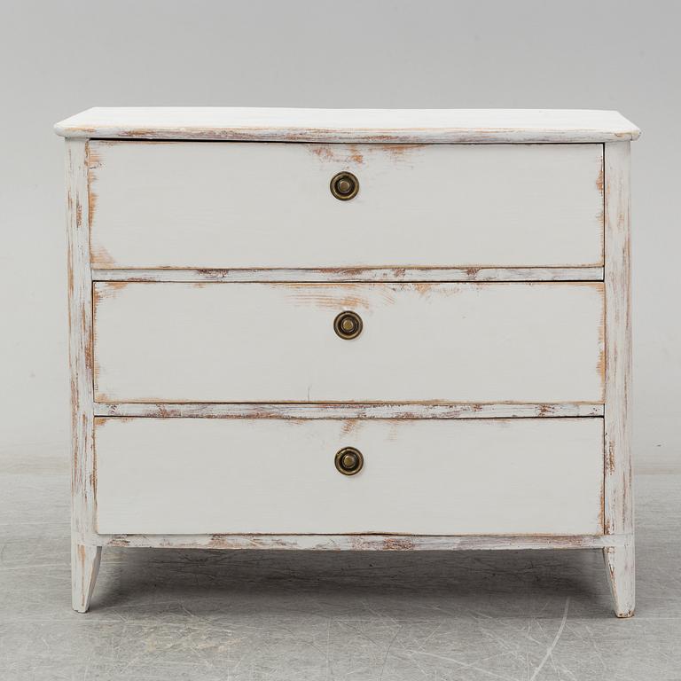 A mid 20th Century chest of drawers.