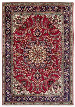 A Tabriz carpet, c. 290 x 200 cm.