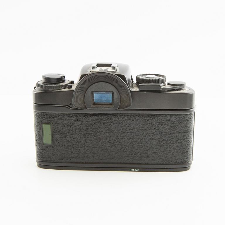 Camera Leica - R10045 with lens and accessories.